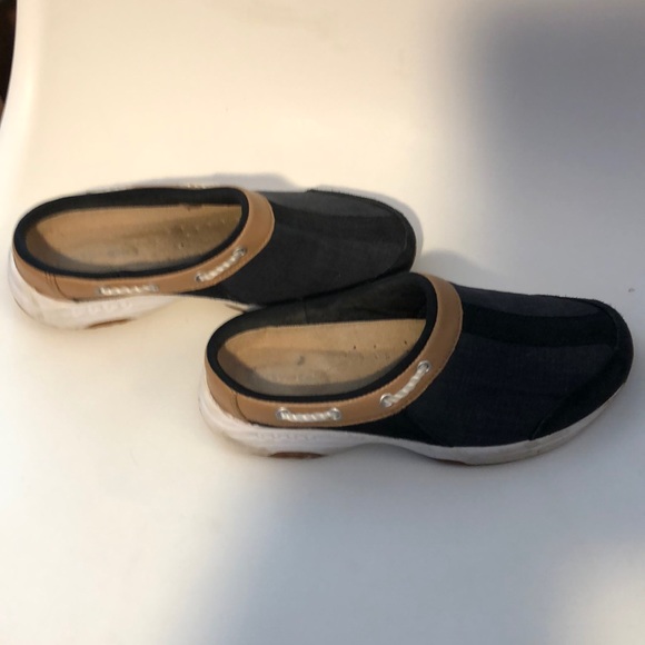 Easy Spirit Shoes - Picture 2 of 8